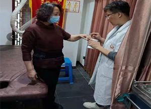 針灸二十分鐘 腰椎管狹窄患者站起來